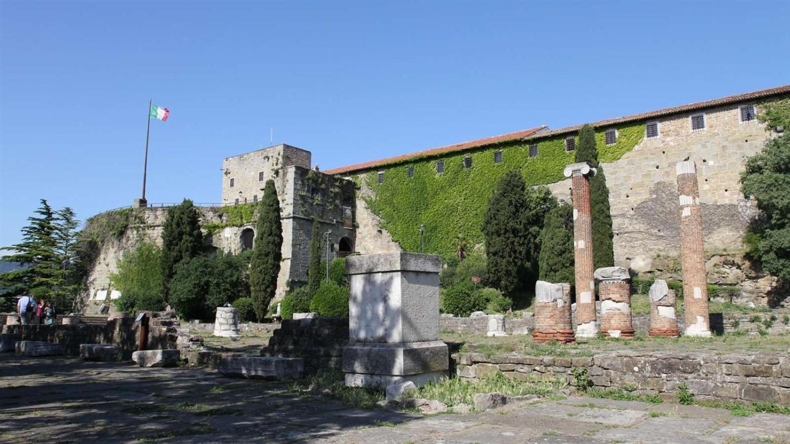 Appartamento Al Castello Trieste Exterior foto
