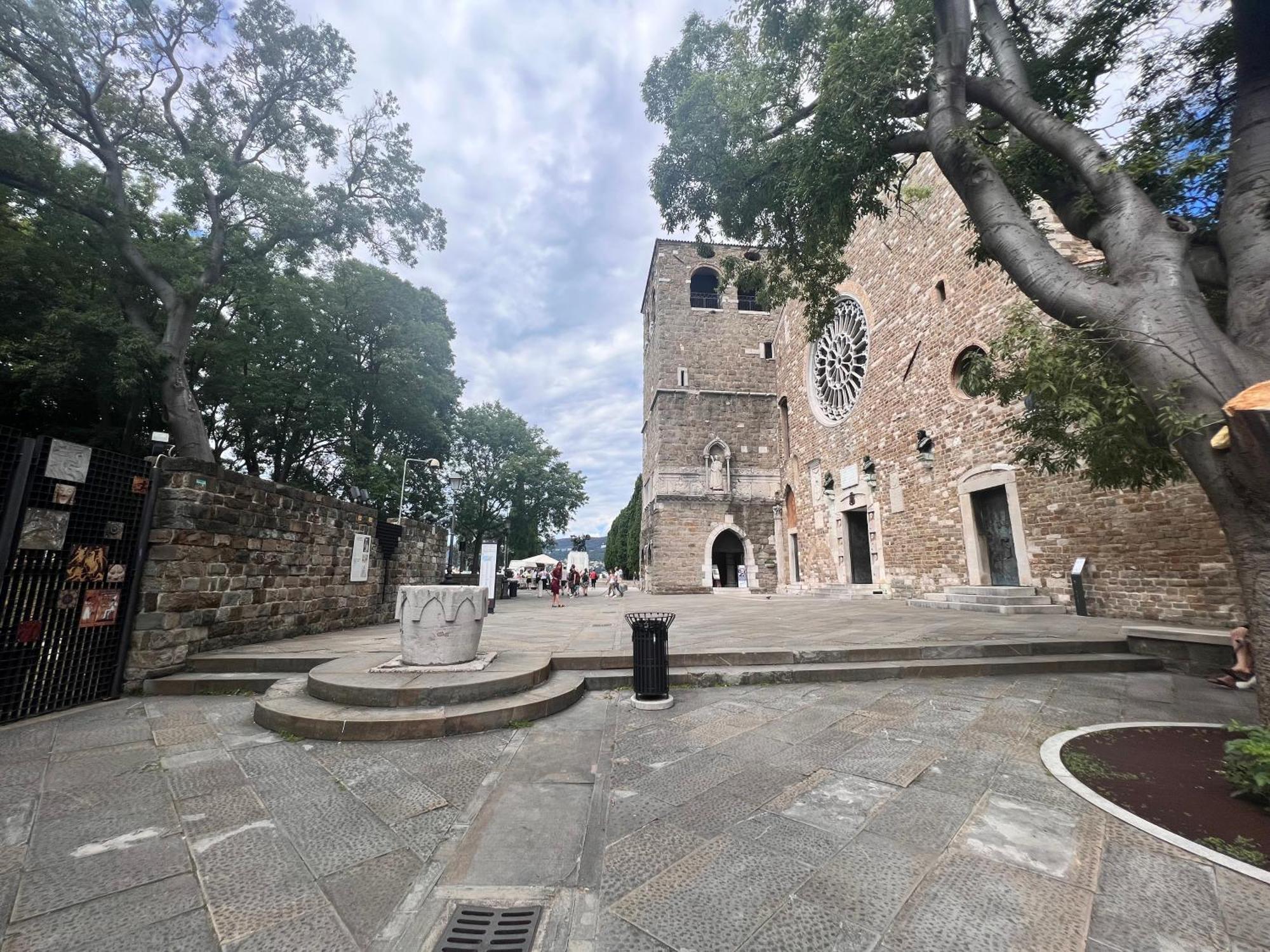 Appartamento Al Castello Trieste Exterior foto