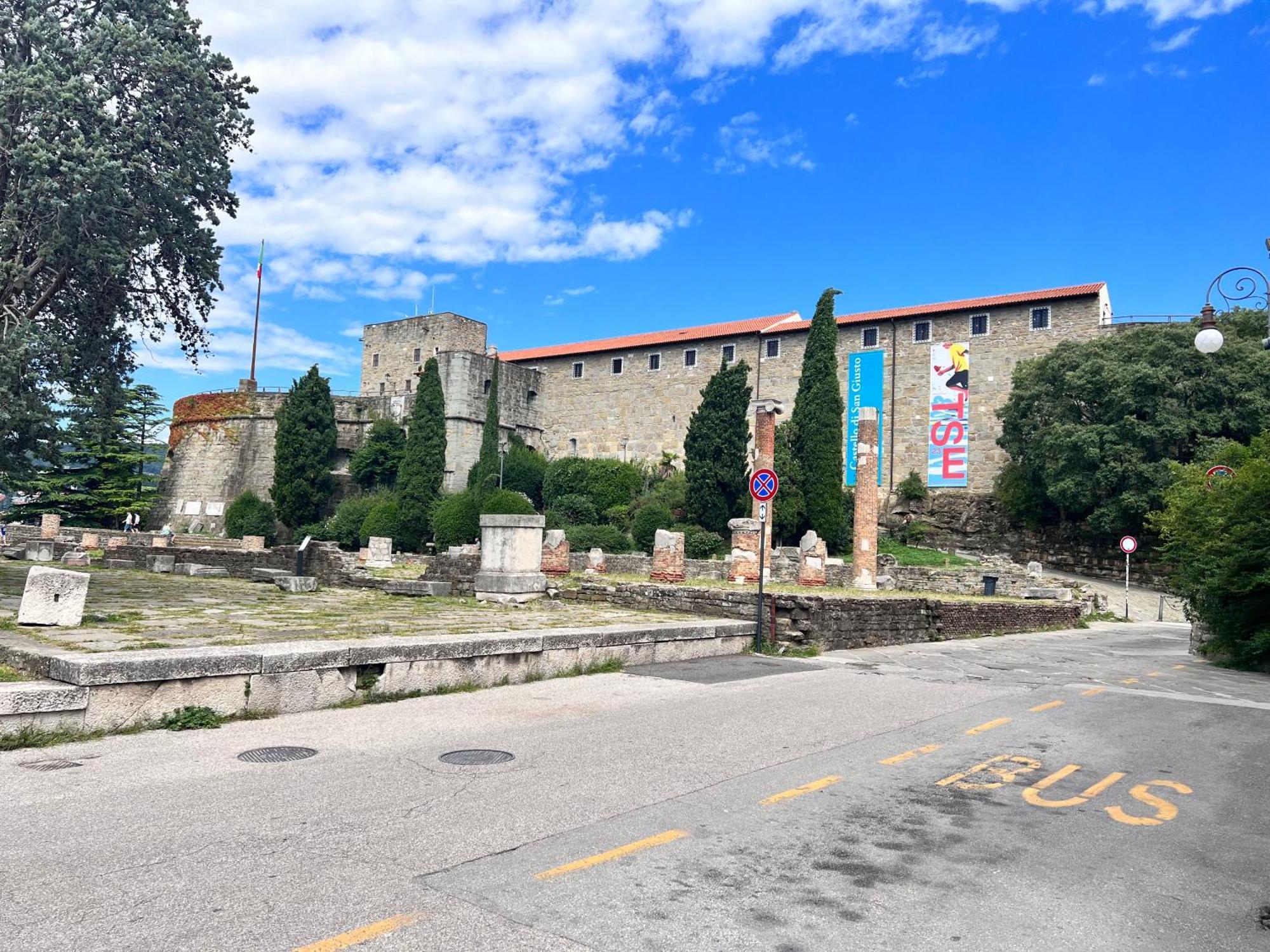 Appartamento Al Castello Trieste Exterior foto